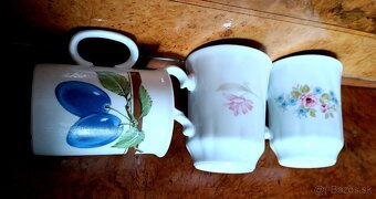 Staré hrnčeky a duritky po 0,5 e - 3