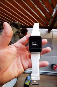 Predám smartwatch SAMSUNG gear Live hranatého tvaru - 3