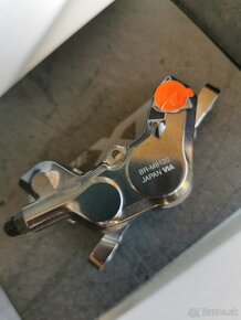 Shimano XT BR-M8120 brzdový strmeň, 4 piest Keramika
- 3