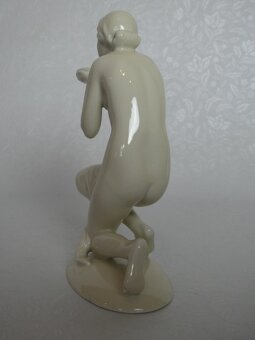 Porcelánový akt Dievčina - 3