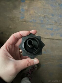 Víčko na servo olej Bmw e39 - 3