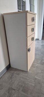 Závesná skrinka do kúpeľne - 3