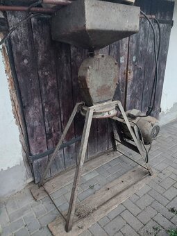 šrotovník - 3
