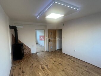 110.000€ - 3 izb. byt 88 m2 + záhrada, skleník, PONIKY - 3