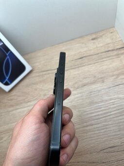 Poškodený Apple IPhone 16 pro 128gb - 3