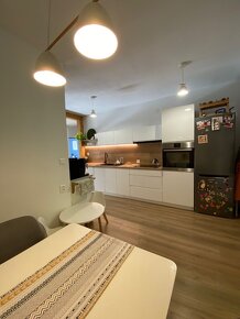 Exkluzívna príležitosť: Renovovaný 3-izbový byt s novou otvo - 3