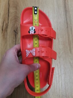 Sandálky Minnie č. 13/32 cena 5,50e - 3
