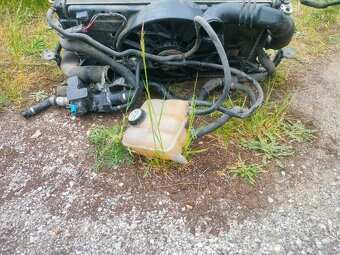 Predám chladič na Volvo V50 2.0 TDCi 100 kw - 3