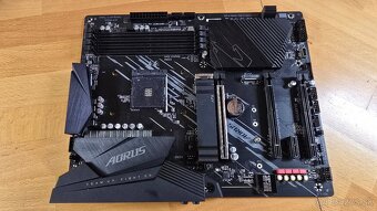 Zakladna doska GIGABYTE - 3