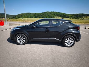 Toyota C-HR 1.8 Hybrid E-CVT rok 2021 - 3