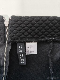 Áčková čierna sukňa značky H&M - 3