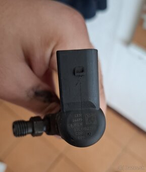 Predám originálny vstrekovač 1.6 TDI CAYC (77kW) - 3