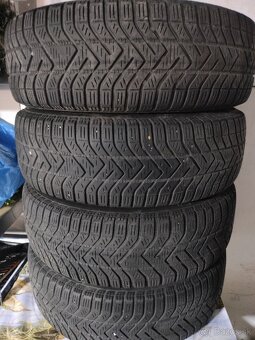Predám zimné pneumatiky na diskoch na toyotu yaris 2017 - 3