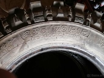 Pneu 235/70 R15 - 3