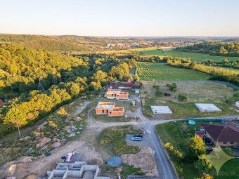 Exkluzívne na predaj stavebný pozemok o rozlohe 946m2 v Krup - 3