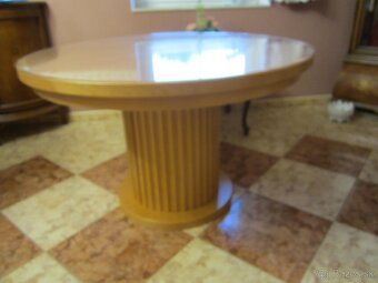 Jedálenský stôl OKRÚHLY - 3