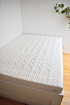Postel s matracom 146 x 200 cm - 3
