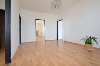 NA PREDAJ | 3 izbový byt s balkónom, 65 m2, centrum mesta - 3