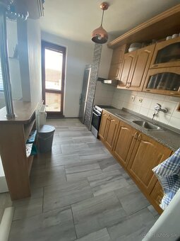 Poschodový tehlový byt v kľudnej lokalite. - 3