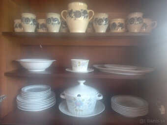 Vázy, keramika a heligonka v kufriku - 3