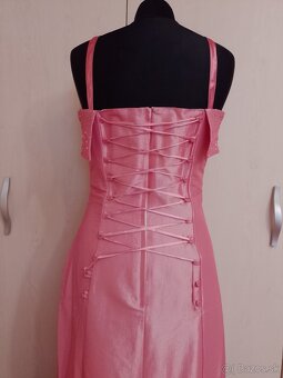 Krásne dlhé broskyňovo - ružové spoločenské šaty - 3