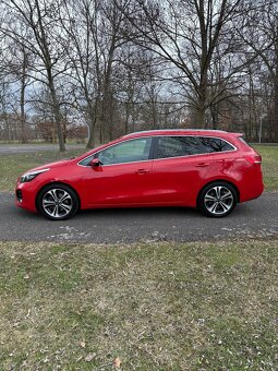 Kia Ceed Combi SW 1.6 CRDI 100Kw GT- LINE - 3