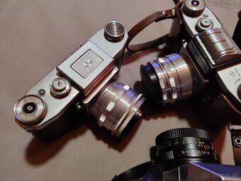 3 fotoaparáty Praktica a 3 objektívy Flektogon Tessar a.. - 3