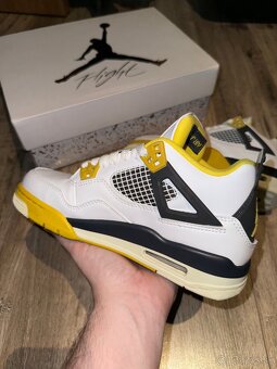Air Jordan 4 vivid sulfur - 3