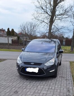 Ford S-Max
- 3