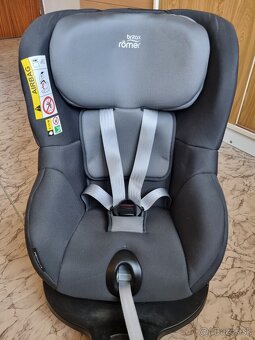 Britax romer dualfix otocna 360 a Britax romer dualfix M - 3