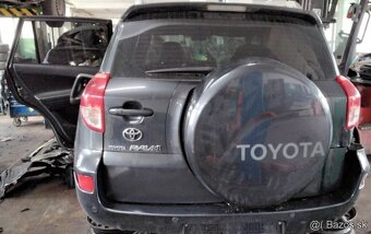 TOYOTA RAV4 III 2.2 D-4D 2006 predám DVERE, trysky, časti Mo - 3