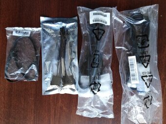 Káble  VGA,  6 PIN power ,  SATA - 3