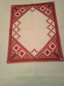 Ručne vyšívané obrusy 2 - 3