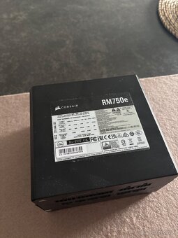 Napájací zdroj PSU pre PC - Corsair RM750e - 3