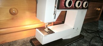 Predám šijací stroj Husqvarna 5710 - 3