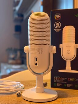 Razer Seiren v3 pro chroma - 3