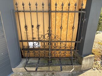 Predám OTOČNÚ BRÁNKU / STOJAN na smetné nádoby. - 3