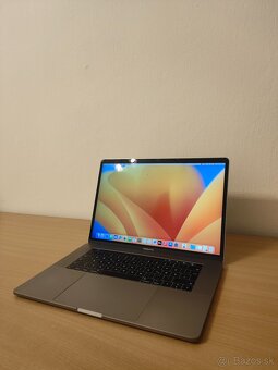 MacBook Pro 2017 15 | Core i7 • 16GB • SSD - 3