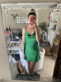 zelené satenove šaty - 3