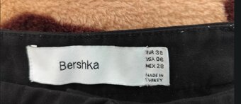 Bershka elegantné čierne nohavice veľ.38, stav ako na fotke - 3