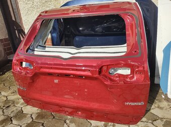 Toyota CHR-Toyota Proace city-Toyota RAV4-zadná kapota - 3