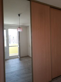 EXKLUZÍVNE. REALFINN PRENÁJOM - 2 IZB. BYT V NOVÝCH ZÁMKOCH - 3