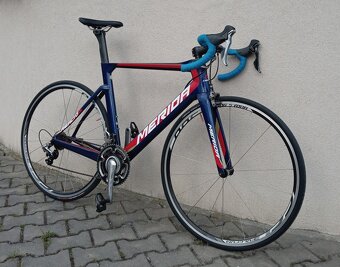 Predám aerokarbonový cestný bicykel MERIDA REACTO - 3