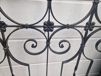 Starožitná kovaná okenná mreža 4 - 3