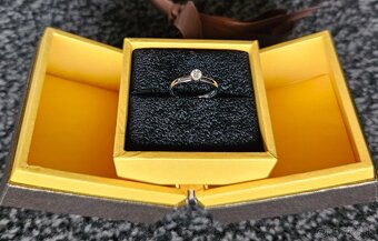 2,2g Zásnubný prsteň z bieleho zlata 14K s diamantom 0,15ct - 3