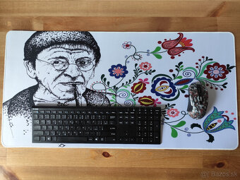 Podložka pod myš Jozef Kroner + ľudový motív (90x30 cm) - 3