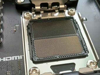 Predám MSI MAG B650 TOMAHAWK WIFI AM5 - 3