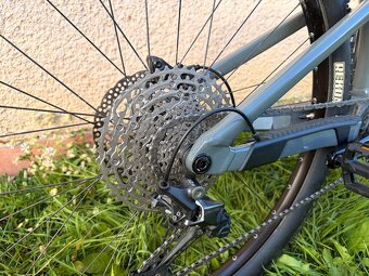 Predám celoodpružený horský bike Focus THRON 6.8 2023 29“ - 3