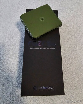 Predam Motorolu razr 50 ultra... - 3