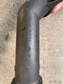 Tlakova rurka vzduchu golf 1.9 tdi - 3